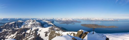 Vorterøya fra Kågtind. Foto: Cyrille Petryniak.